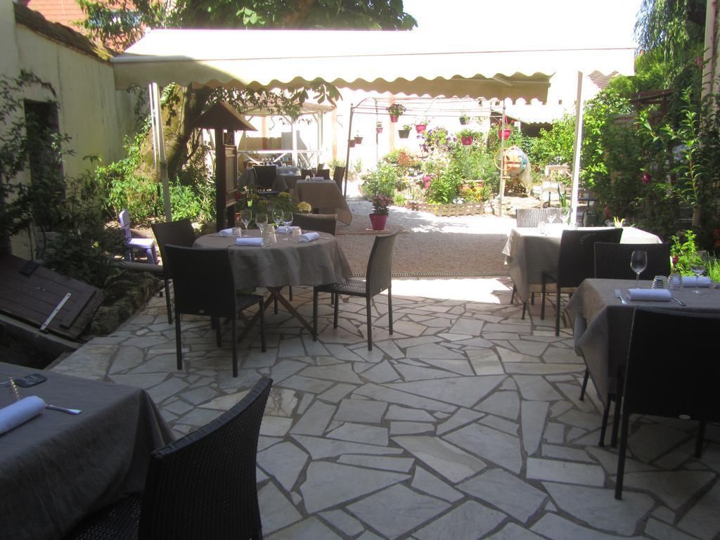 Logis Hotel Au Croissant Buzançais 외부 사진