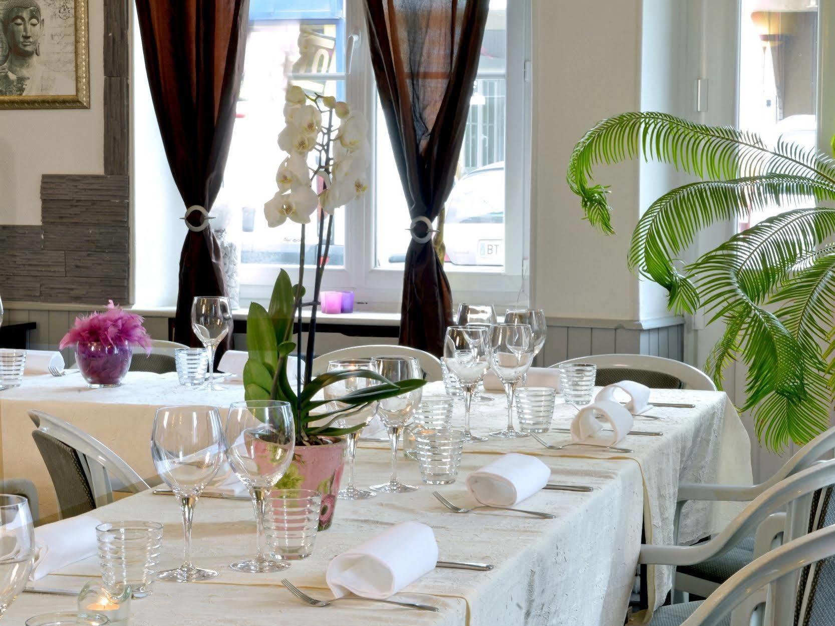Logis Hotel Au Croissant Buzançais 외부 사진